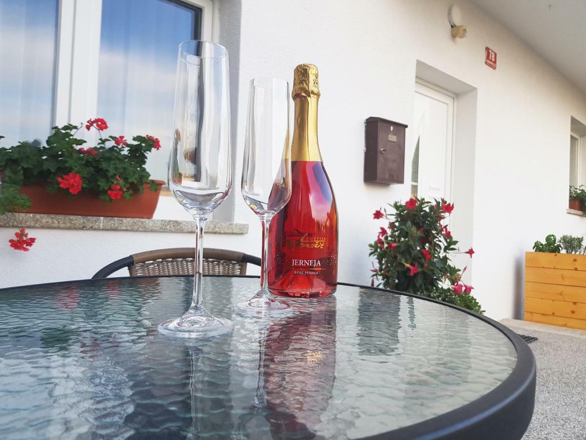 Апартаменты Kmetija Tomazic Vinska Klet - Winery Випава Экстерьер фото